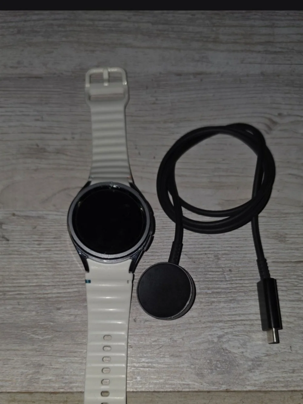 White Smartwatch with Magnetic Charger - Versatile Wearable